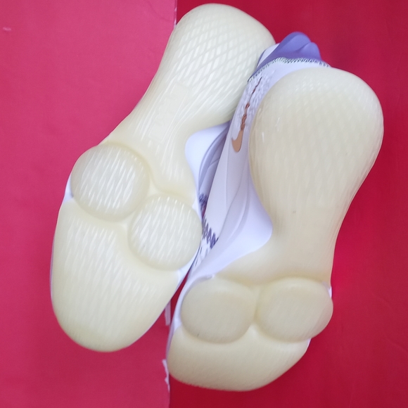 BRAND NEW NIKE LEBRON WITNESS V - Picture 10 of 16